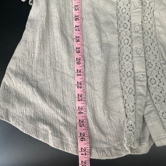 Easel Gray Short Sleeve Flutter Sleeve Size Medium Blouse Button - Picture 4 of 8